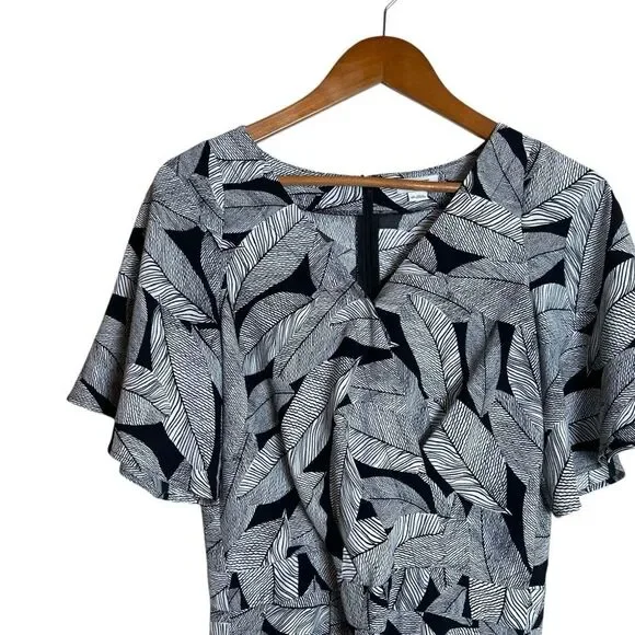 Loft petites patterned‎ romper. Size 4P - Picture 2 of 8